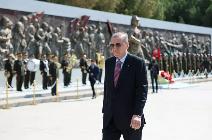 Cumhurbaşkanı Erdoğan Türkiye Yüzyılı'nı işaret etti: Çanakkale ruhu yolumuzu aydınlatıyor