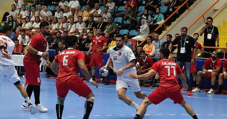 A Milli Erkek Hentbol Takımı, Suudi Arabistan'ı 26-25 yenerek finale çıktı