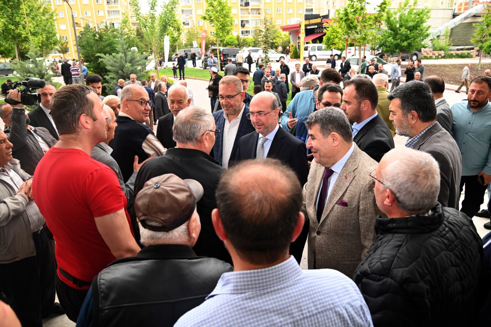 Ahmet Pekyatırmacı, Cuma Buluşmaları kapsamında Beyhekim Mahallesinde vatandaşlarla bir araya geldi