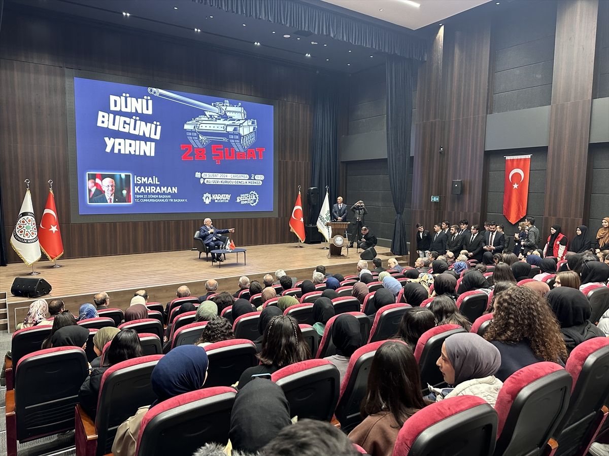 Eski TBMM Başkanı Kahraman, Konya'da gençlerle buluştu