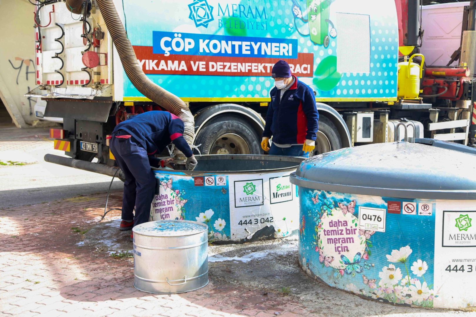 Meram'da çöp konteynerleri dezenfekte ediliyor