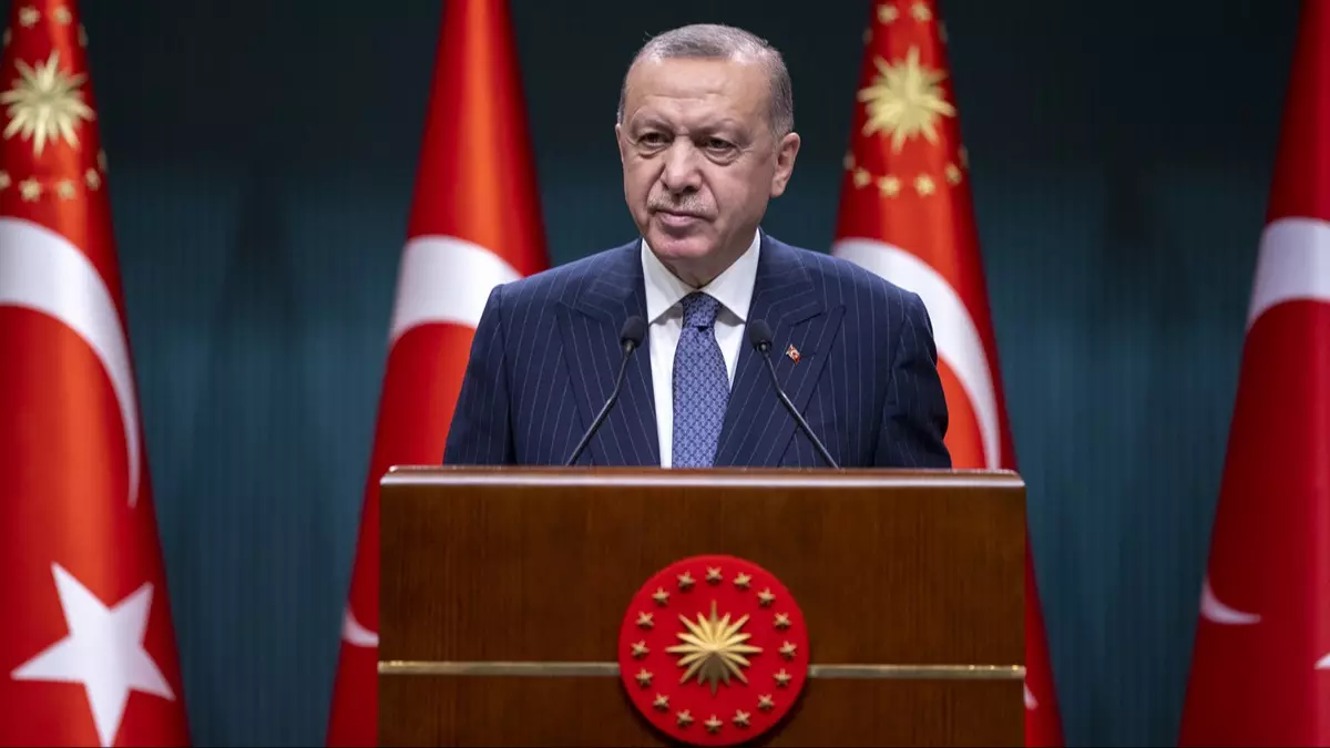 Cumhurbaşkanı Erdoğan'dan çok sert provokasyon tepkisi: Bayrağımıza uzanan elleri kırmasını biliriz!