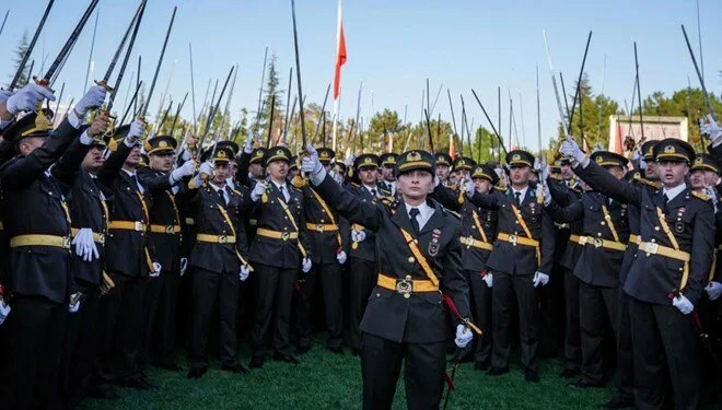 Kılıçlı yemin soruşturması: Teğmenler savunmaya "Mustafa Kemal'in askeriyiz" diye başlamış