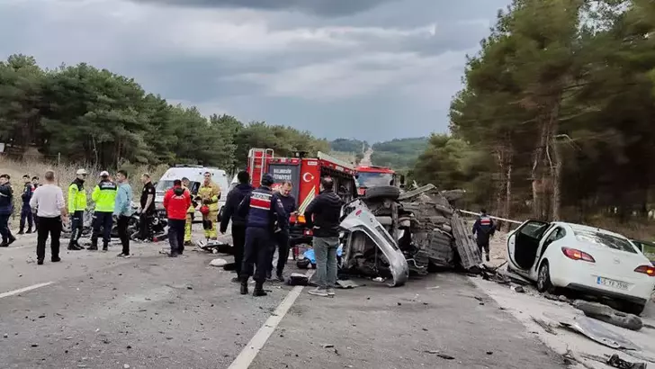 Balıkesir'de zincirleme kaza: 2 ölü, 10 yaralı