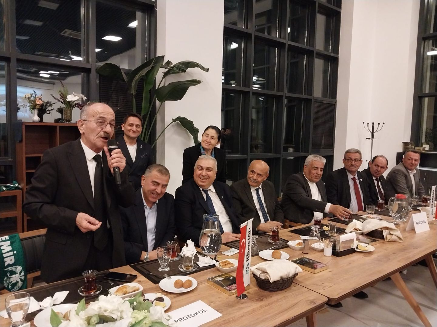 Başkan Adil Bayındır İzmirde Yaşayan Konyalılarla İftar Yemeğinde Buluştu