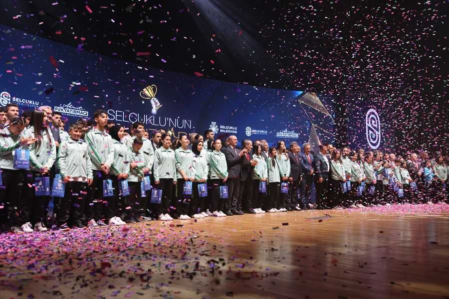 2024 Yılına Başarılarıyla Damga Vuran Selçuklu’nun Başarılı Sporcuları Ödüllendirildi