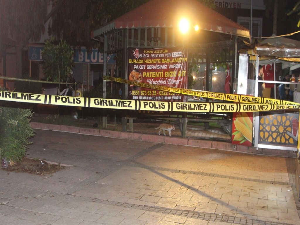 Emekli polis memuru, eski eşini tabancayla öldürüp, kendini de vurdu