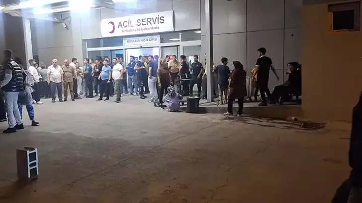 Husumetli akrabalar arasında silah ve bıçaklı kavga; 2 ölü, 9 yaralı