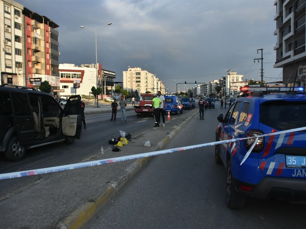 İzmir'de otomobile tüfekli saldırı; 3 ölü, 3 yaralı 