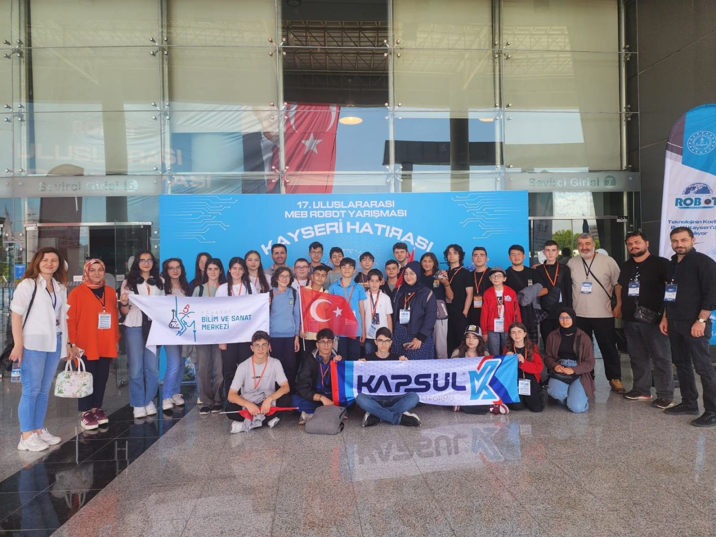 Kapsül Teknoloji Platformu’ndan MEB Robot Yarışması’nda 6 Derece Birden
