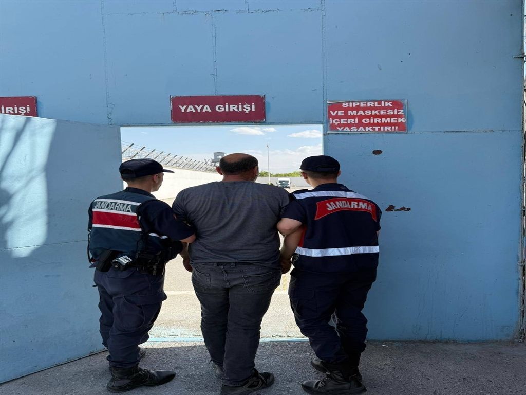 Konya'da 9 yıl hapis cezasıyla aranan firari tavan arasında yakalandı