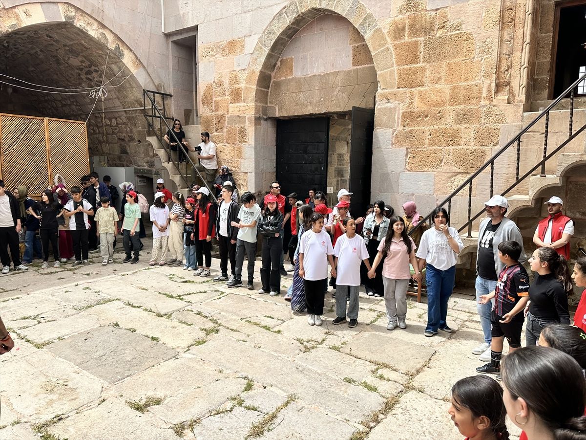 Konya'daki 222 yıllık vakfın "öğrencilere piknik ve harçlık hayır şartı" yaşatılıyor