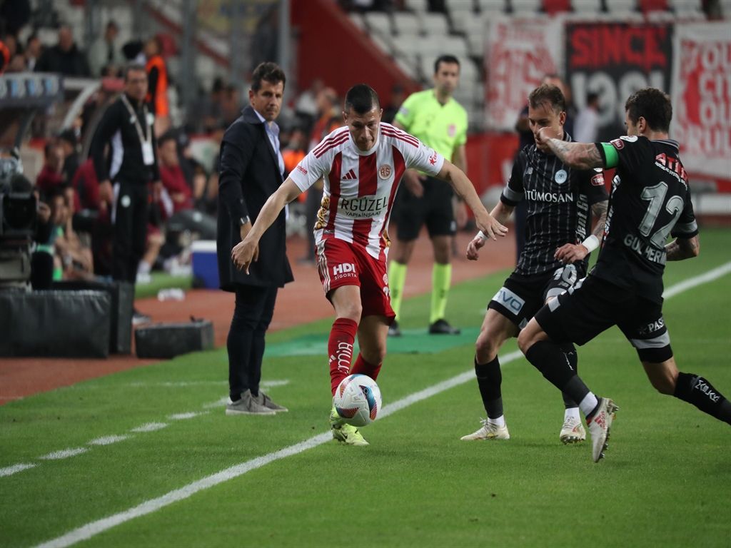 Konyaspor, Antalyaspor'a Mağlup
