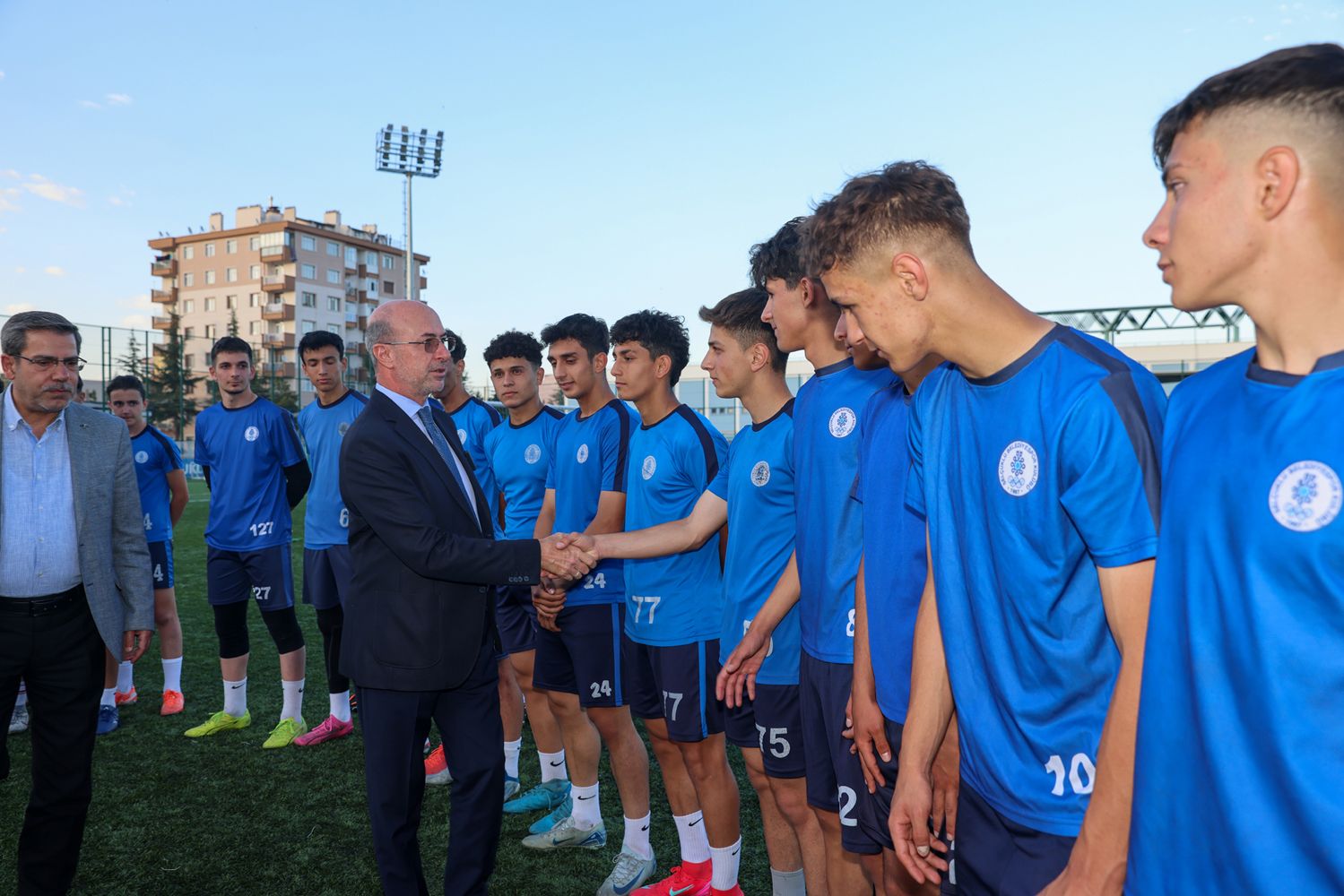 Konyasporlu Futbolculardan Selçuklu Belediyespor Kulübü U15 ve U17 Futbol Takımlarına Moral Ziyareti