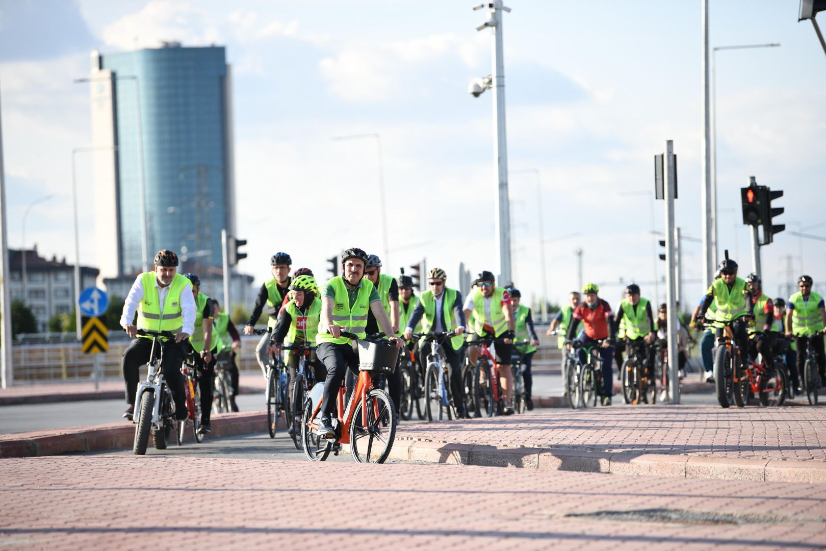Başkan Altay Dünya Bisiklet Günü’nde Bisikletseverlerle Pedal Çevirdi