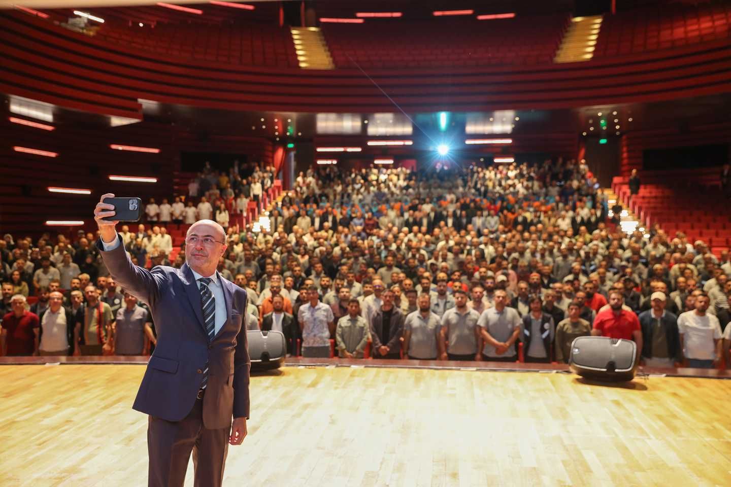 Başkan Pekyatırmacı belediye personeli ile bayramlaştı  