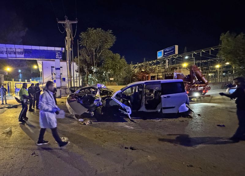 Gece yarısı katliam gibi kaza: 5 ölü, 2 yaralı