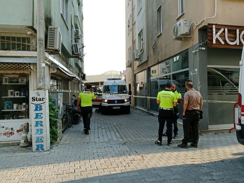 Gönül ilişkisi iddiası; baba ile oğlunu öldürdü, kadını ağır yaraladı