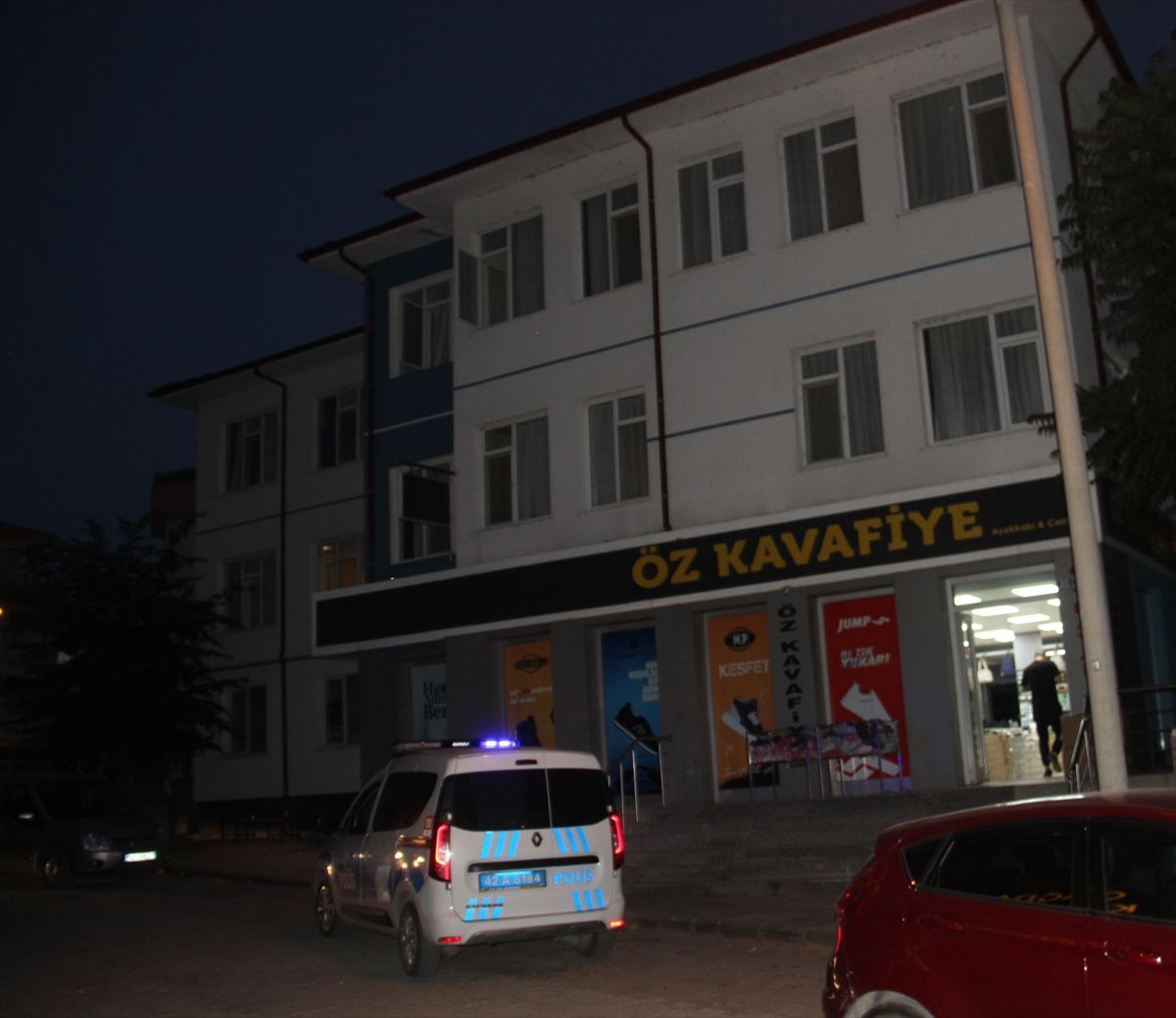 Konya'da ailesiyle kaldığı otelin penceresinden düşen çocuk yaralandı