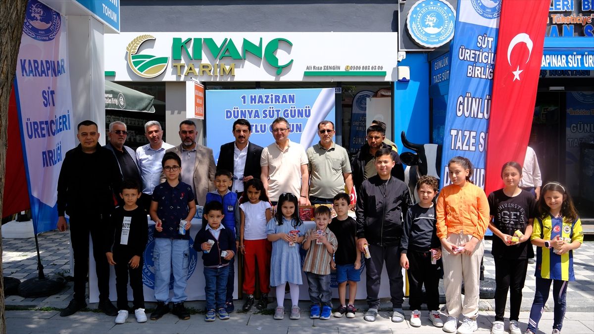 Konya'da Dünya Süt Günü dolayısıyla ücretsiz süt dağıtıldı