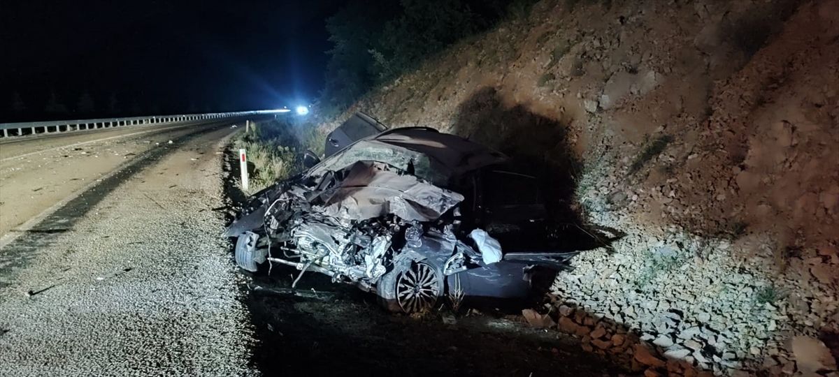 Konya'da feci kaza! Yolcu otobüsüyle otomobil çarpıştı! 1 ölü, 8 yaralı