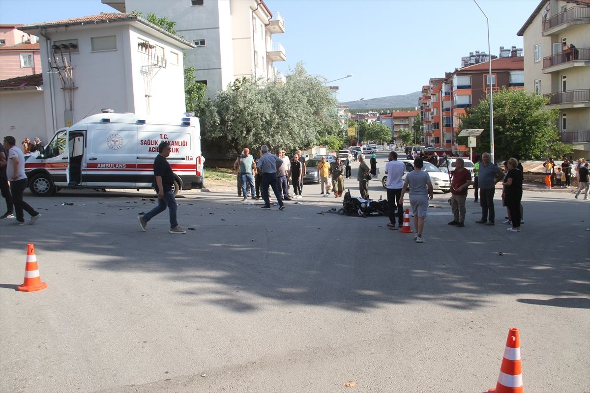 Konya'da öğrenci servisiyle çarpışan motosikletin sürücüsü hayatını kaybetti