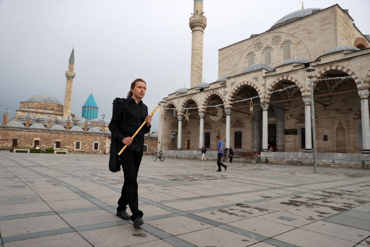 Rus müzisyenin hayatına etkilendiği "ney sesi" yön verdi