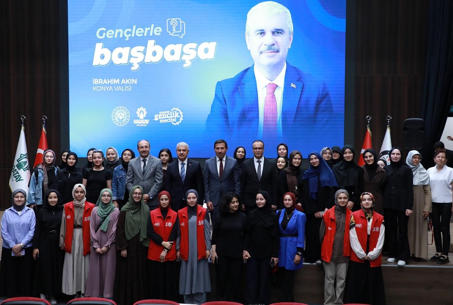 Vali Akın Karataylı gençlerle buluştu