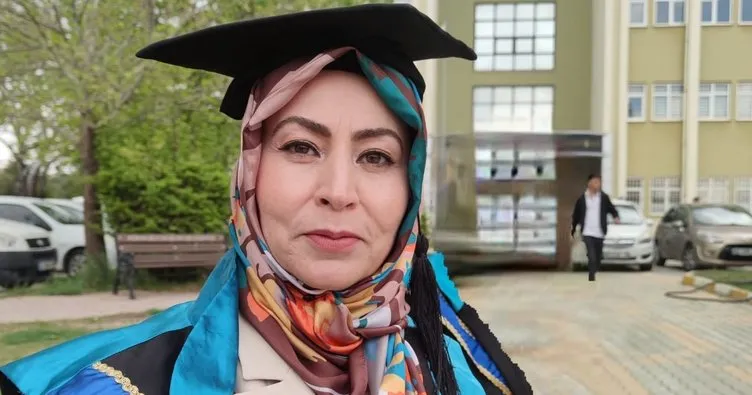 Yer Konya... Gurbet’in okuma azmi: 48 yaşında üniversite hayalini gerçekleştirdi... Okumaya, öğrenmeye devam edeceğim