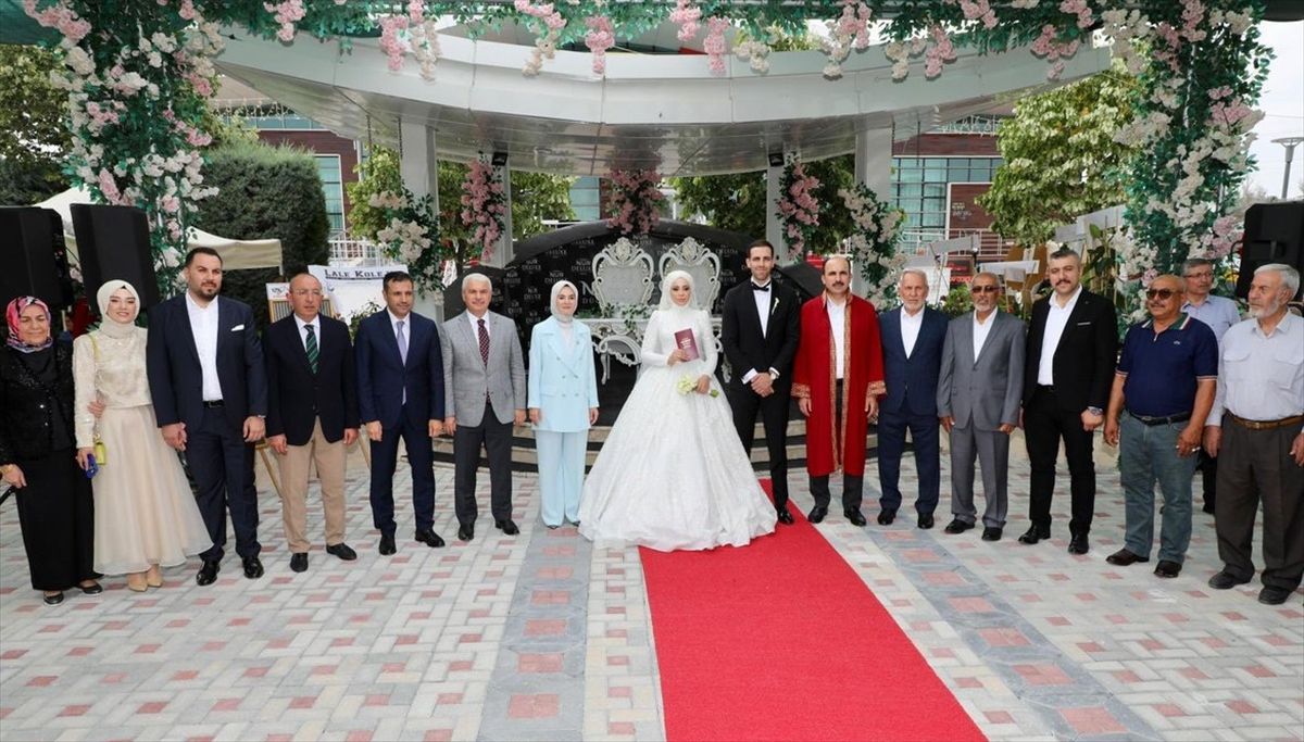 Bakan Göktaş Konya'da nikah törenine katıldı