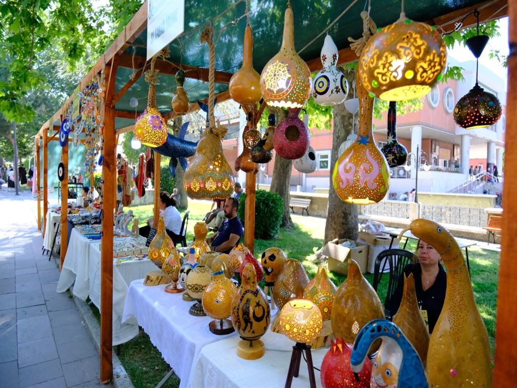 Akşehir Belediyesi’nden sanat atölyeleri