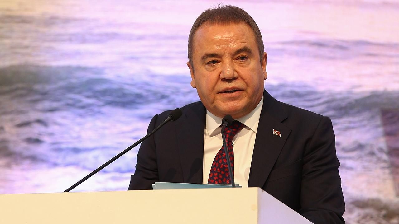 Antalya Büyükşehir Belediye Başkanı Böcek, gözaltına alındı