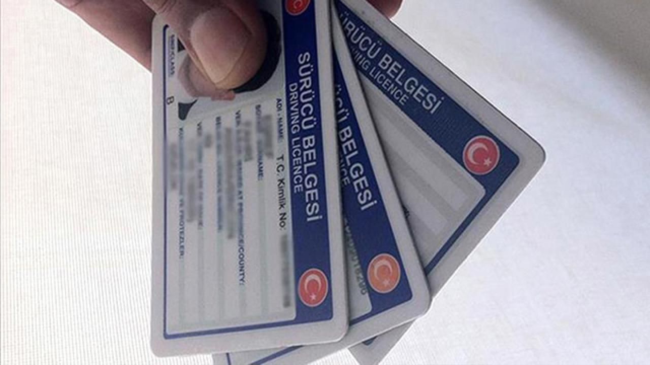 Eski tip ehliyetler yarından itibaren geçersiz sayılacak