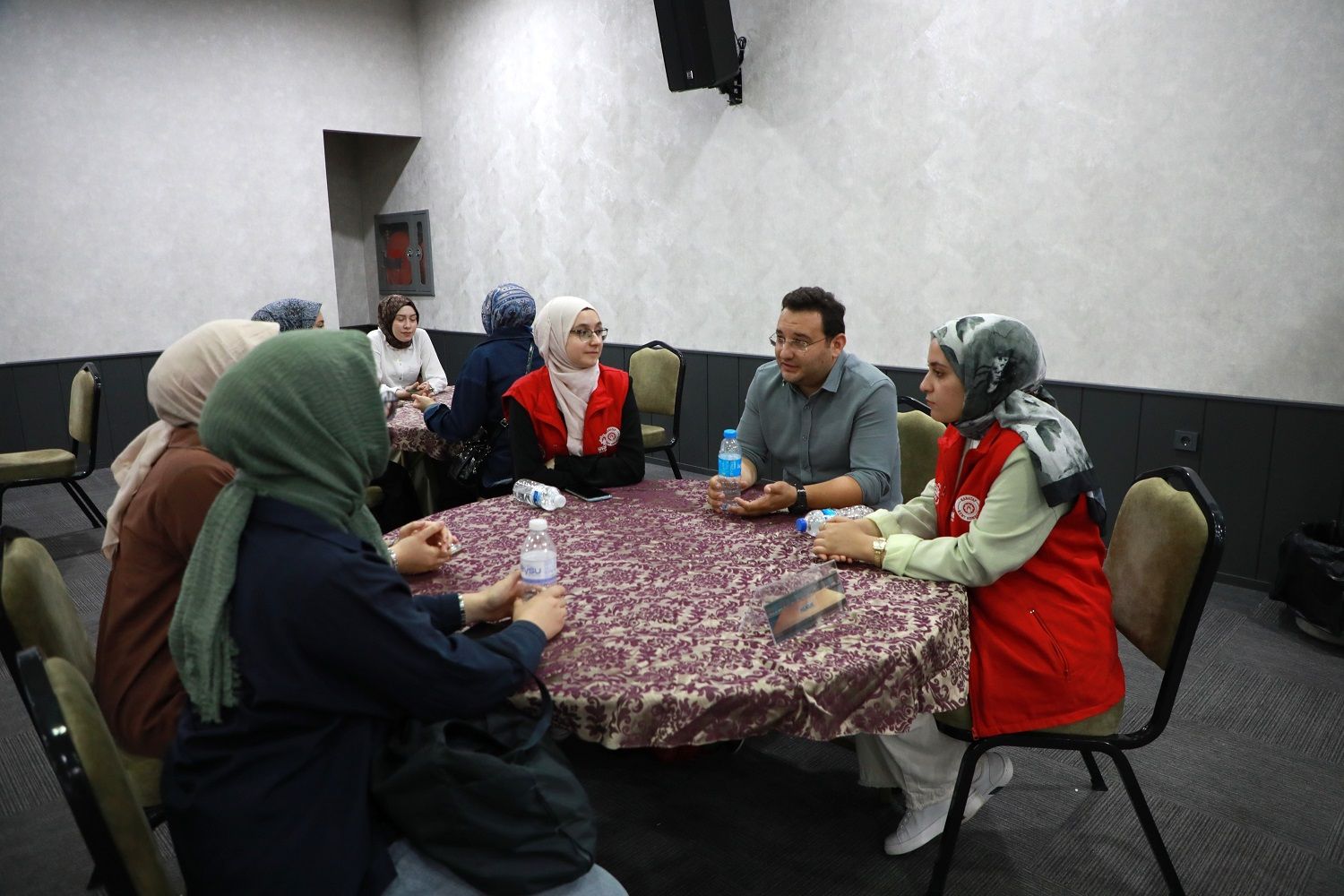 Karatay Gençlik Meclisi’nden üniversite adaylarına rehberlik desteği