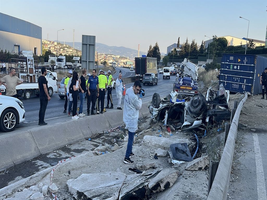 Kocaeli'de feci kaza: 5 ölü, 1 yaralı