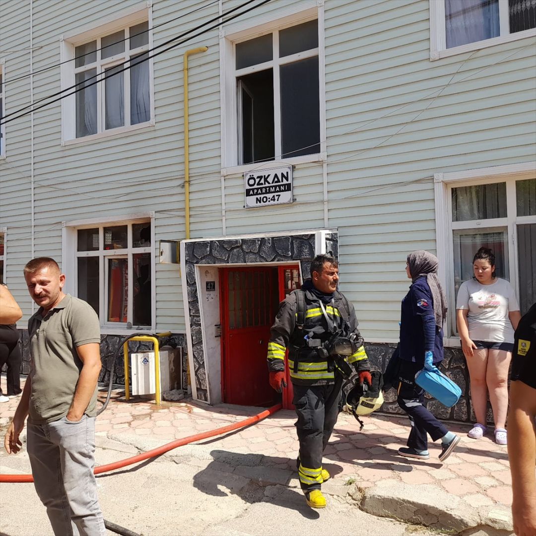Konya'da apartmanda çıkan yangın söndürüldü