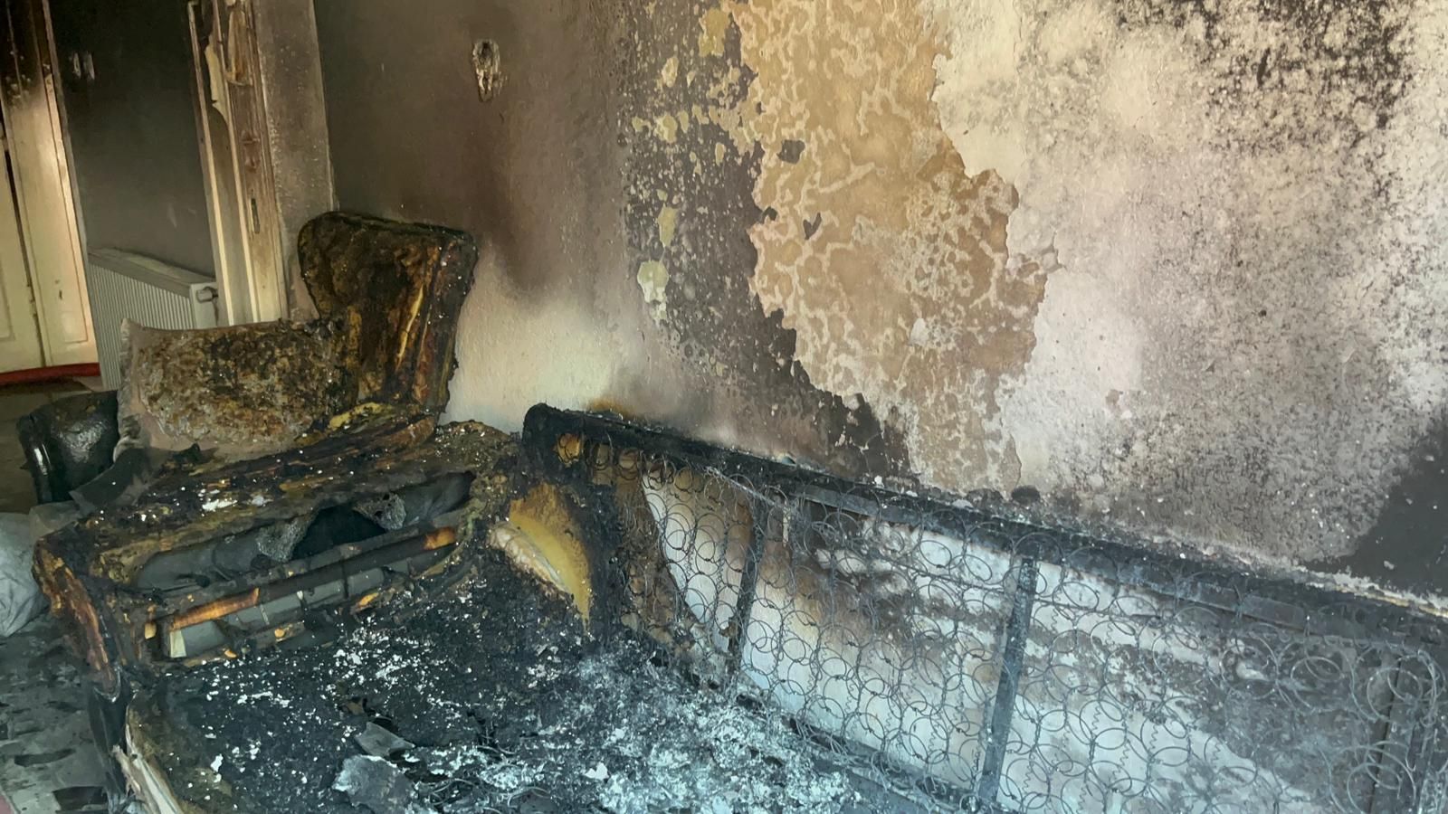 Konya'da çıkan yangın, evin içini cehenneme çevirdi! Bakın ev ne hale geldi!