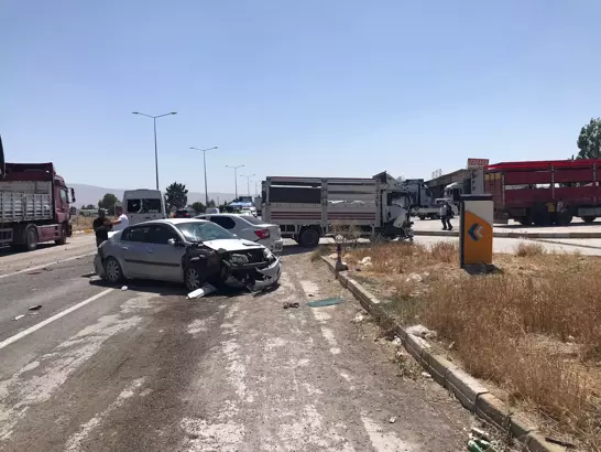 Konya'da dehşet anları: 5 araç birbirine girdi, 4 yaralı!