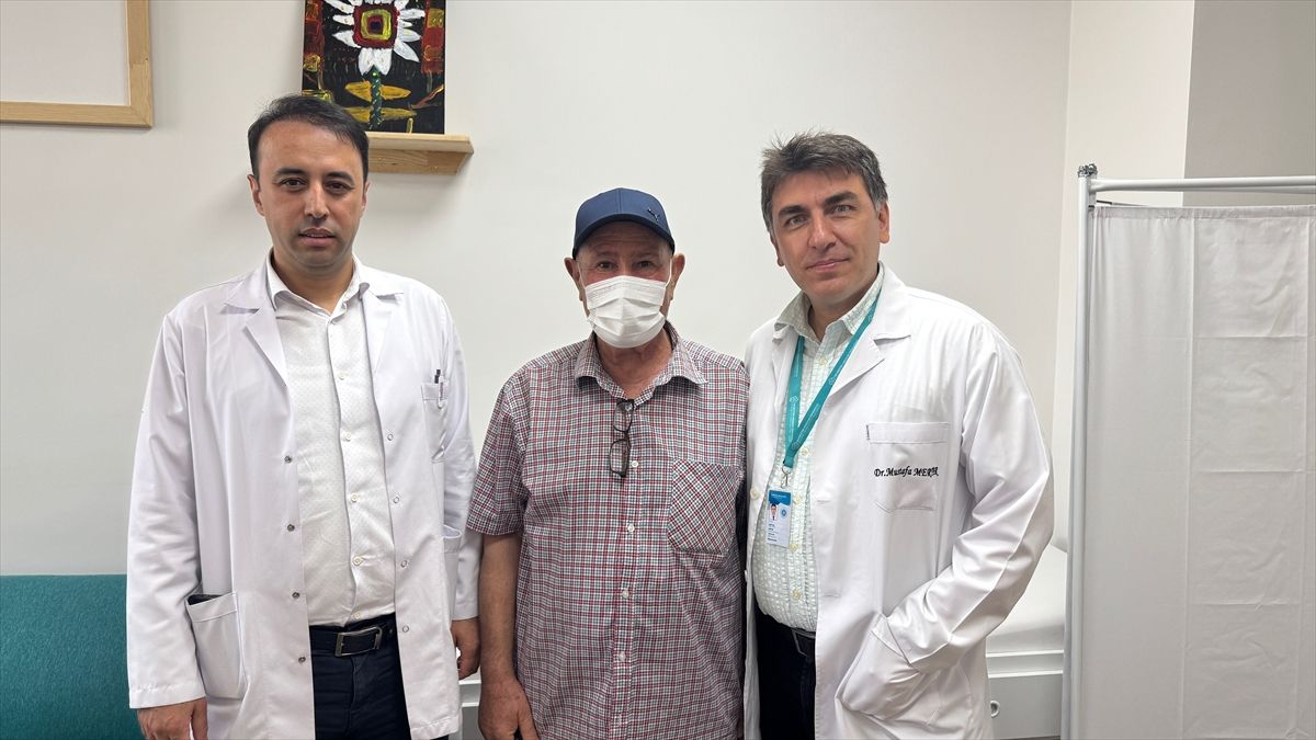 Konya'da Kök hücre nakli yapılan 80 yaşındaki hasta kanseri yendi