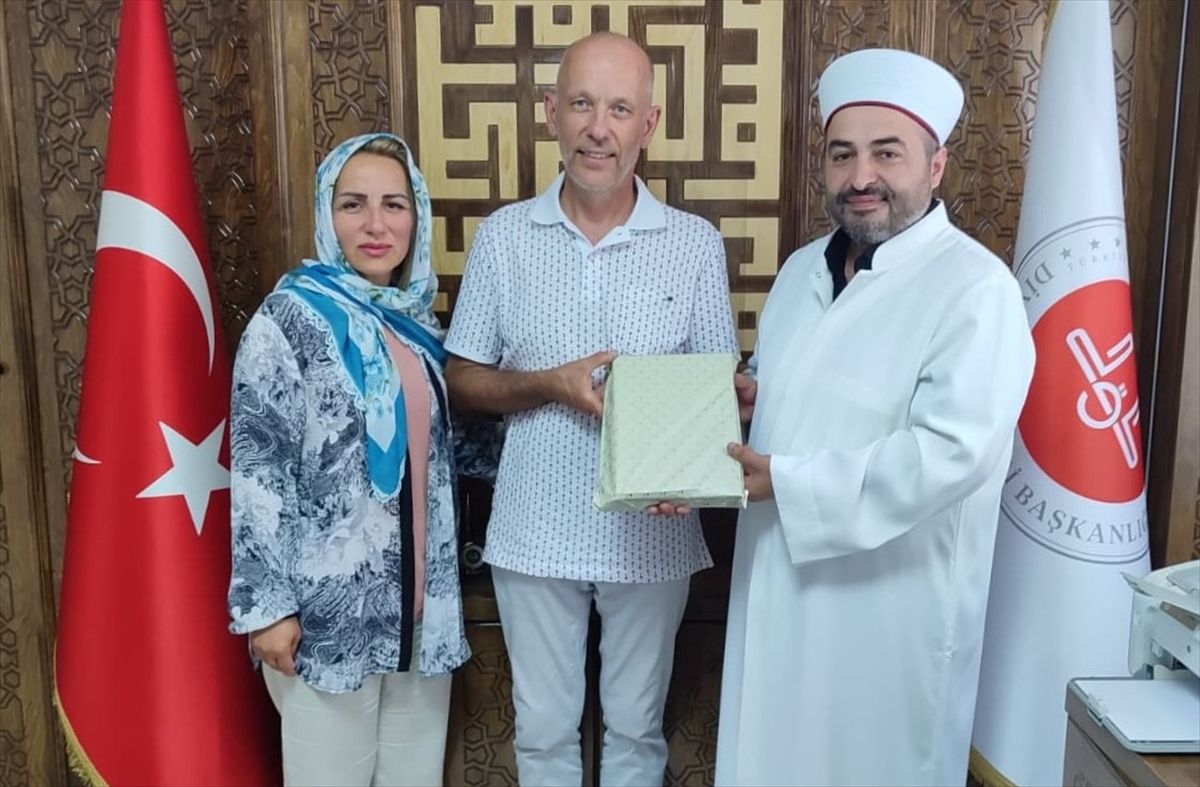 Norveçli vatandaşlar Konya'da Müslüman oldu