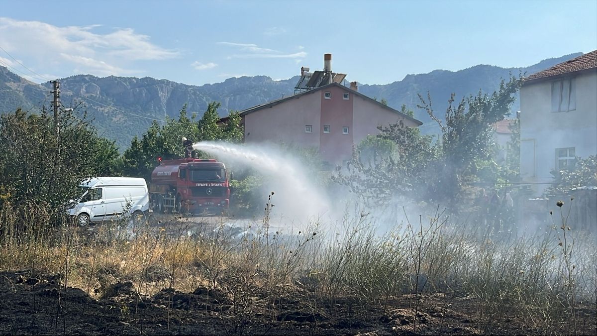 Seydişehir'de anız yangınında 3 depo zarar gördü