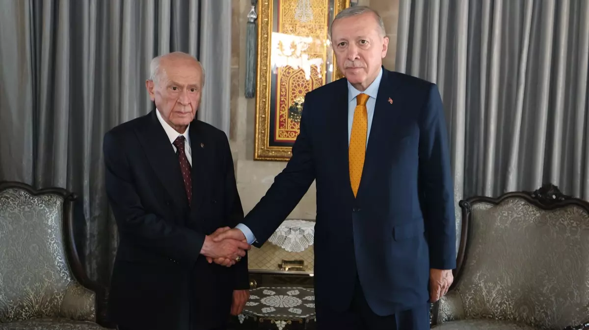 Ahlat'ta Cumhur zirvesi! Cumhurbaşkanı Erdoğan ve MHP Lideri Bahçeli bir araya geldi