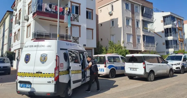 Cezaevinden çıktığı gün bıçakla eski sevgilisinin evini bastı! 2 ağır yaralı