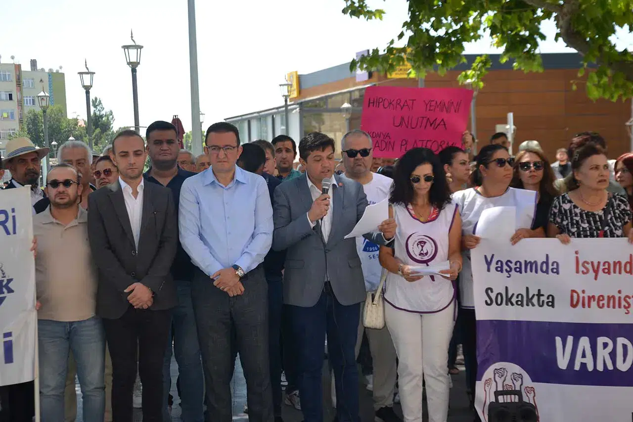 CHP’den, kıyafetinden dolayı hastayı muayene etmeyen doktora tepki