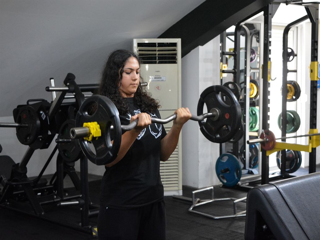 Depremzede Zehra, bilek gücüyle hayata yeniden tutundu 