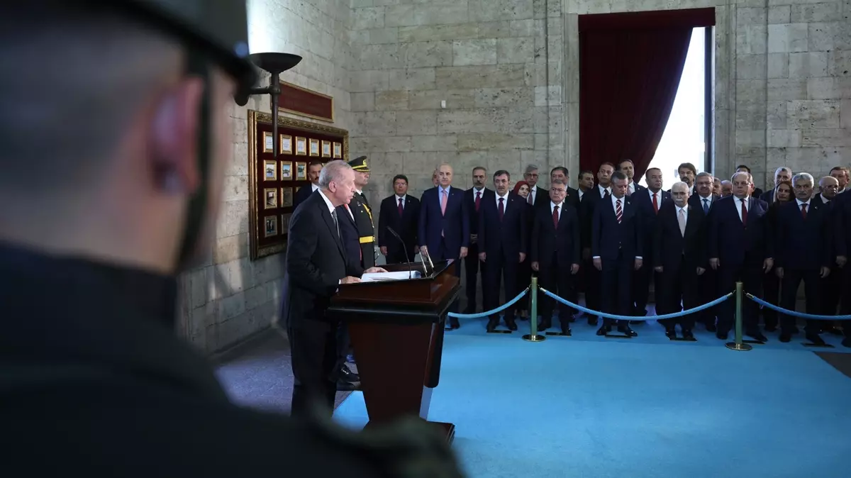 Devlet Erkanı Anıtkabir'de... Cumhurbaşkanı Erdoğan: Emanetiniz emin ve ehil kadrolarda