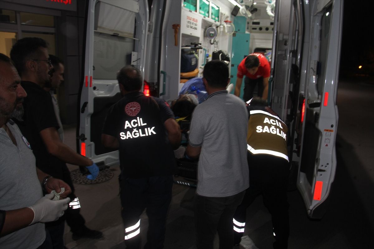 Konya'da iki otomobilin kavşakta çarpıştığı kazada 4 kişi yaralandı