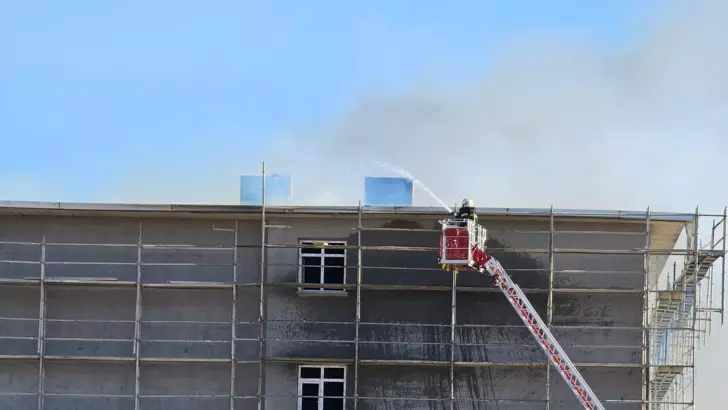 Konya'da Yurt binası inşaatında yangın: 1 işçi mahsur kaldı
