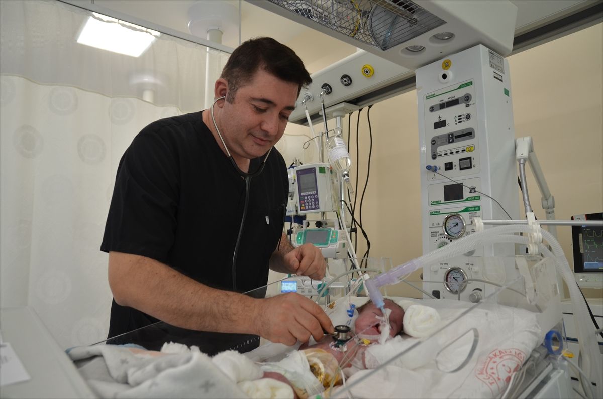 Minik Eva Nehir yapay kalp zarıyla sıkıntılarından kurtuldu