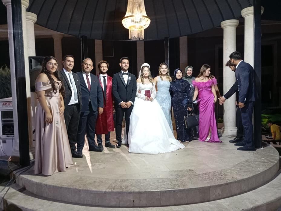 Müzeyyen ve Mehmet Ali’nin Mutlu Günü: Reklam Sektörünün Kalbi Bu Düğünde Attı